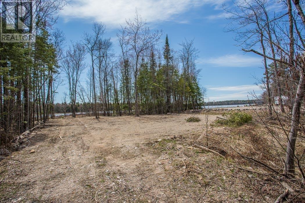 279 Finns Bay RD N, Laird Township