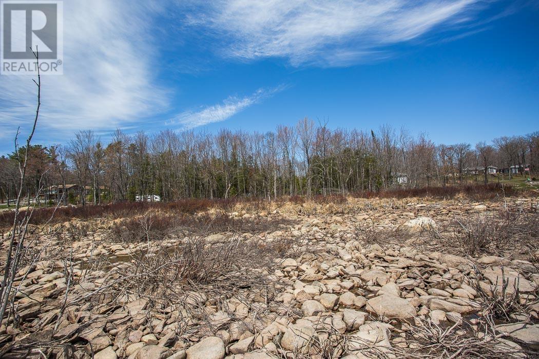 279 Finns Bay RD N, Laird Township
