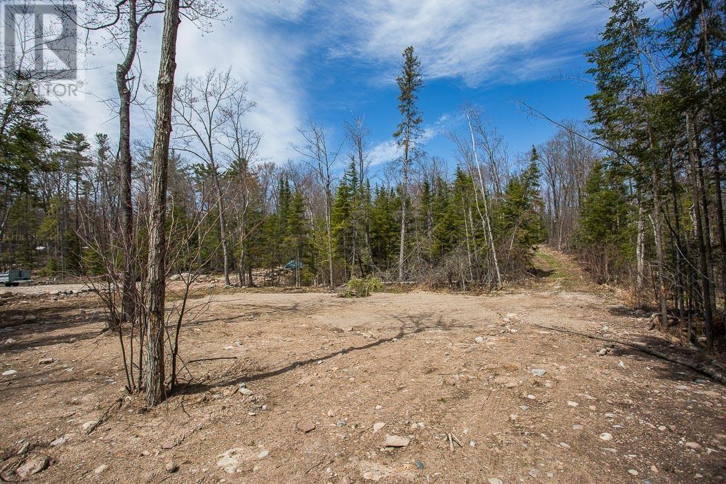 279 Finns Bay RD N, Laird Township