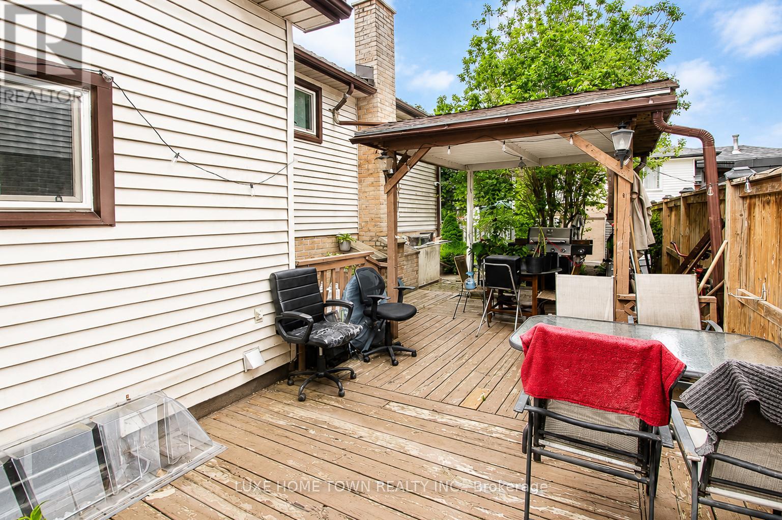 762 RAILTON AVENUE - 19