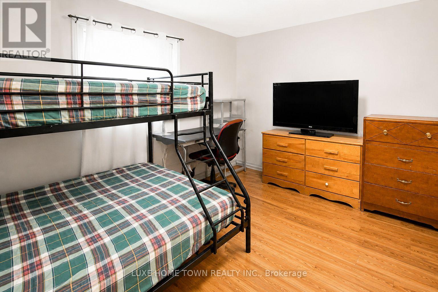 762 RAILTON AVENUE - 12