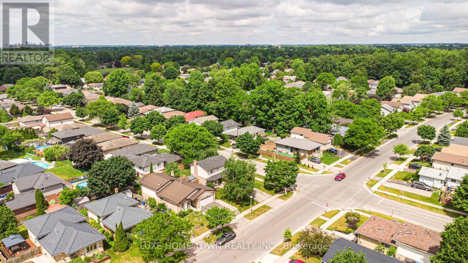762 RAILTON AVENUE - 32