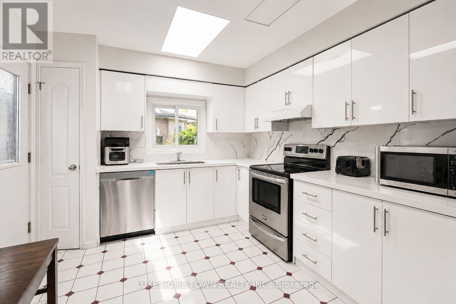762 RAILTON AVENUE - 8