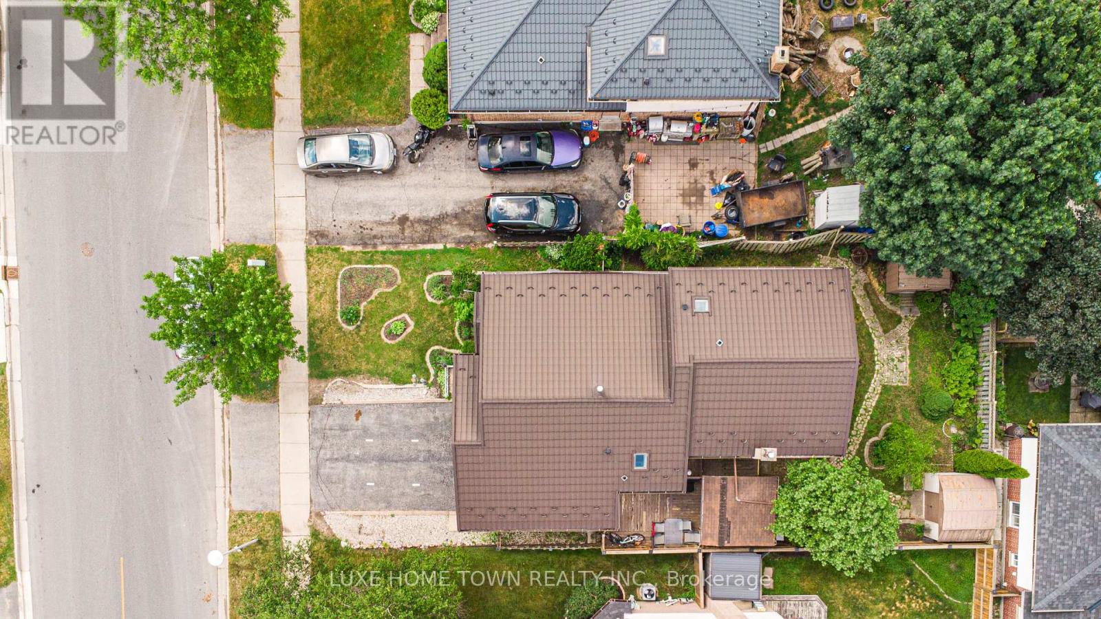 762 RAILTON AVENUE - 28