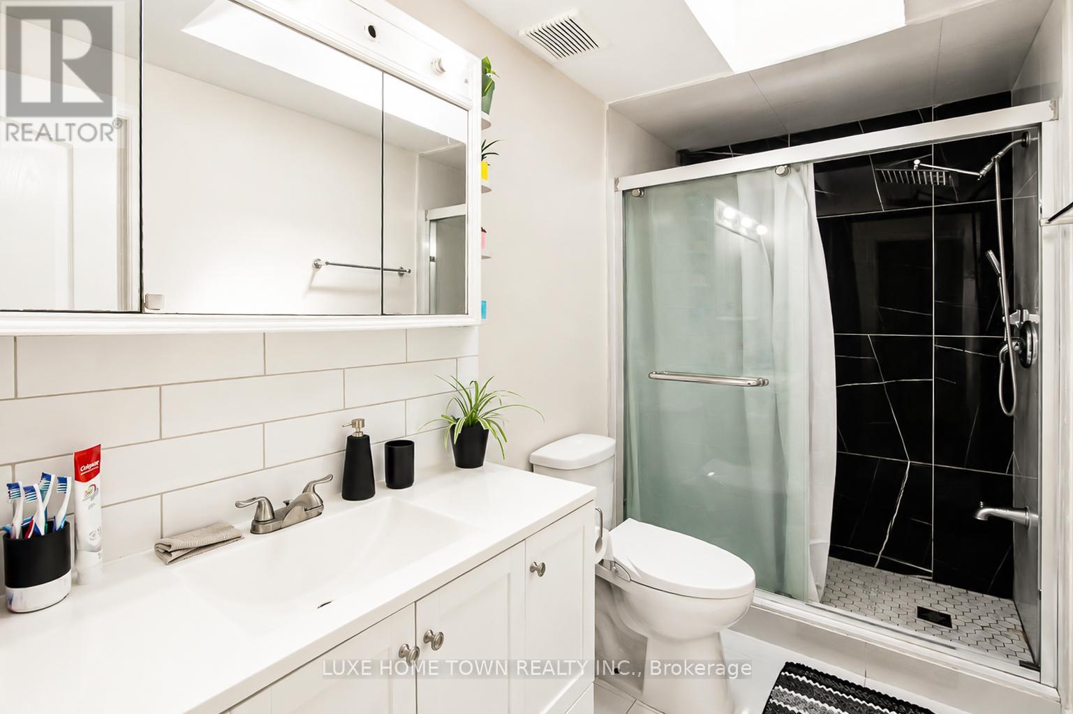 762 RAILTON AVENUE - 14