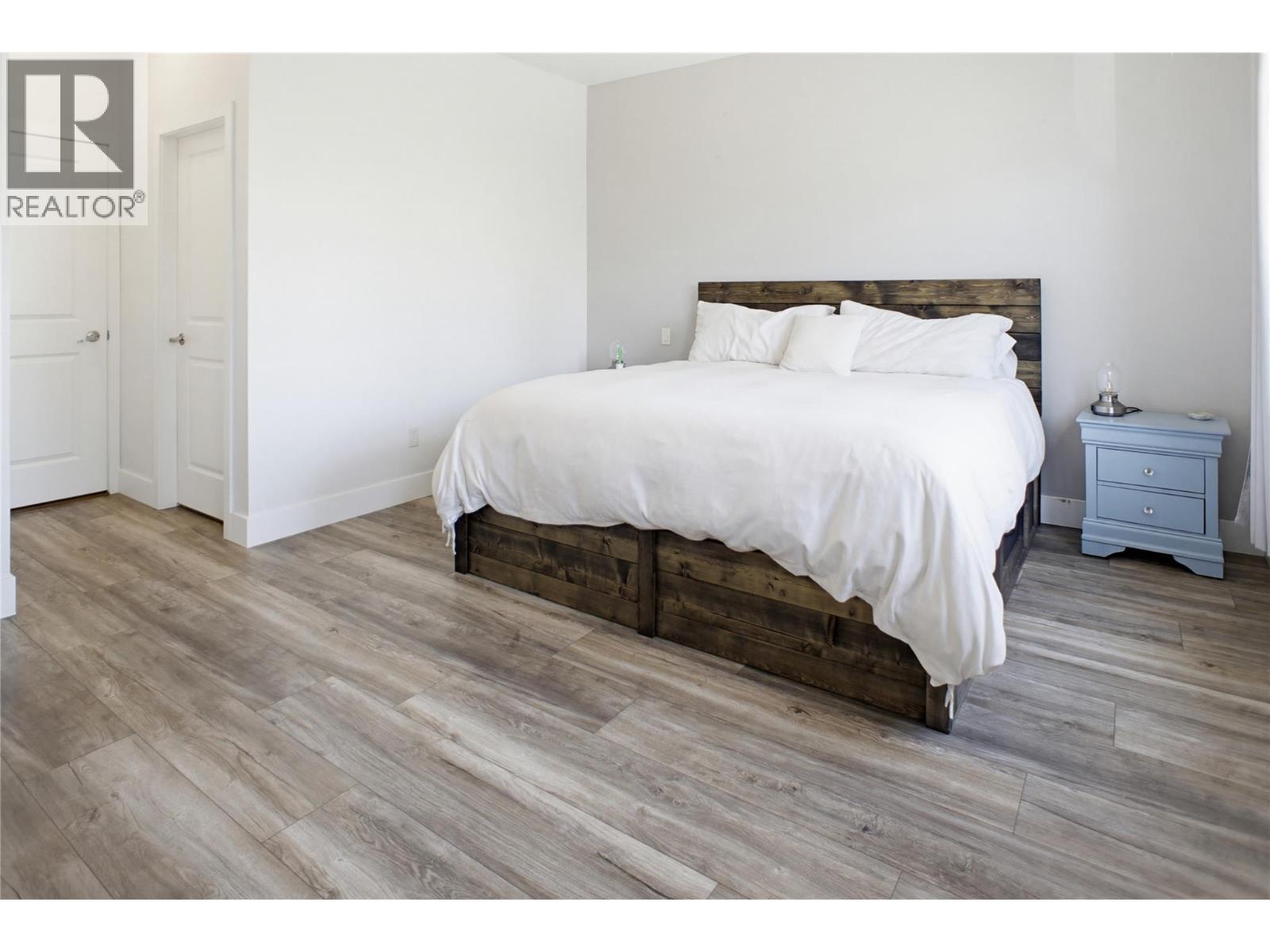 #6 2046 ROBSON Place - 11