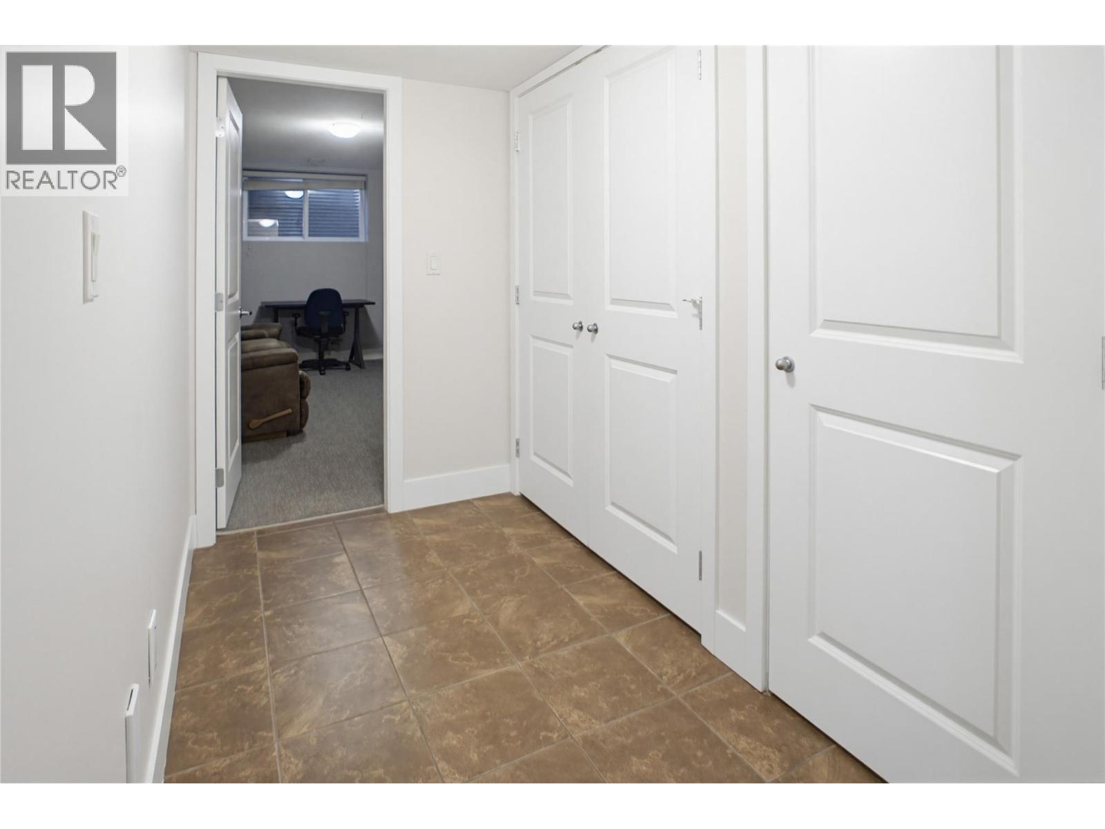 #6 2046 ROBSON Place - 23