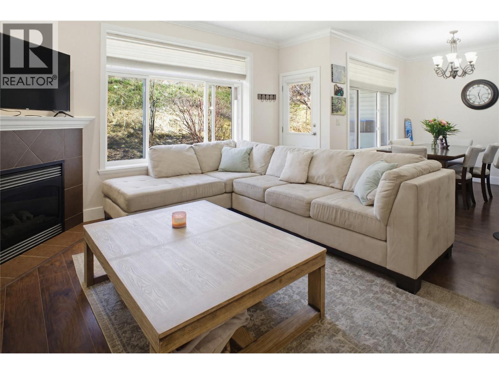 #6 2046 ROBSON Place - 5