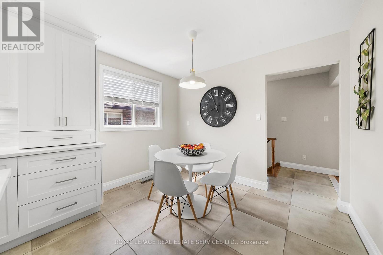 34 JOHN LINDSAY COURT - 10