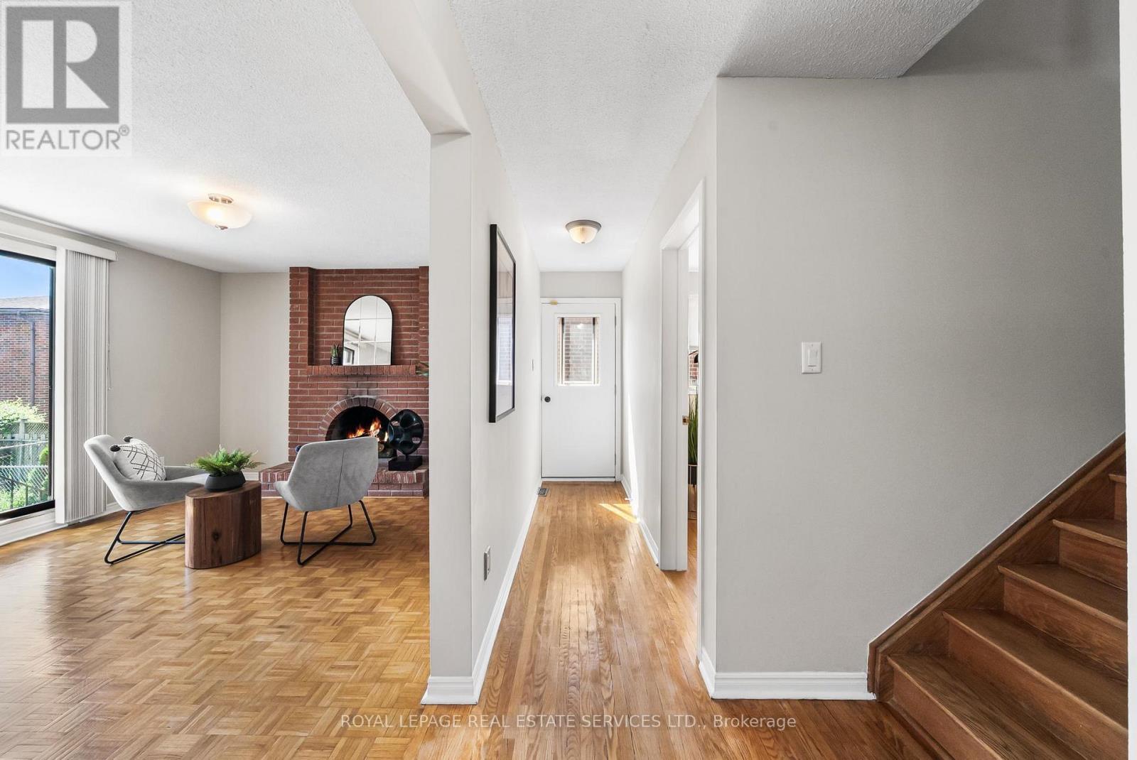 34 JOHN LINDSAY COURT - 25