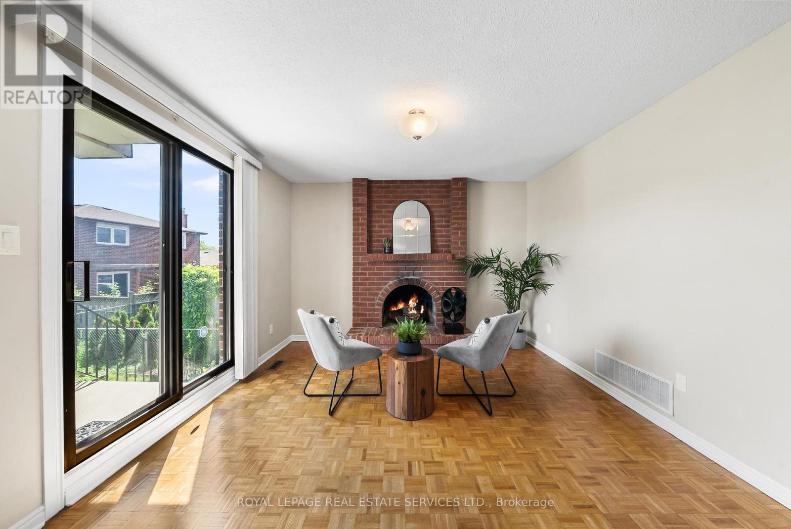 34 JOHN LINDSAY COURT - 29