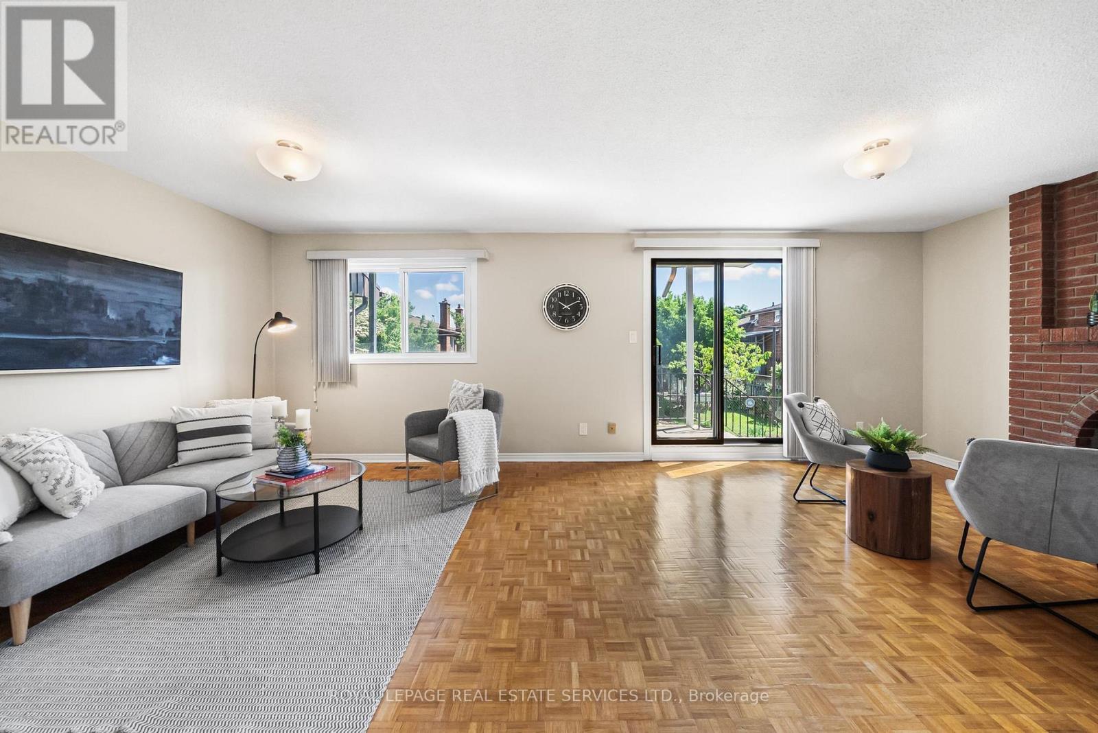 34 JOHN LINDSAY COURT - 30