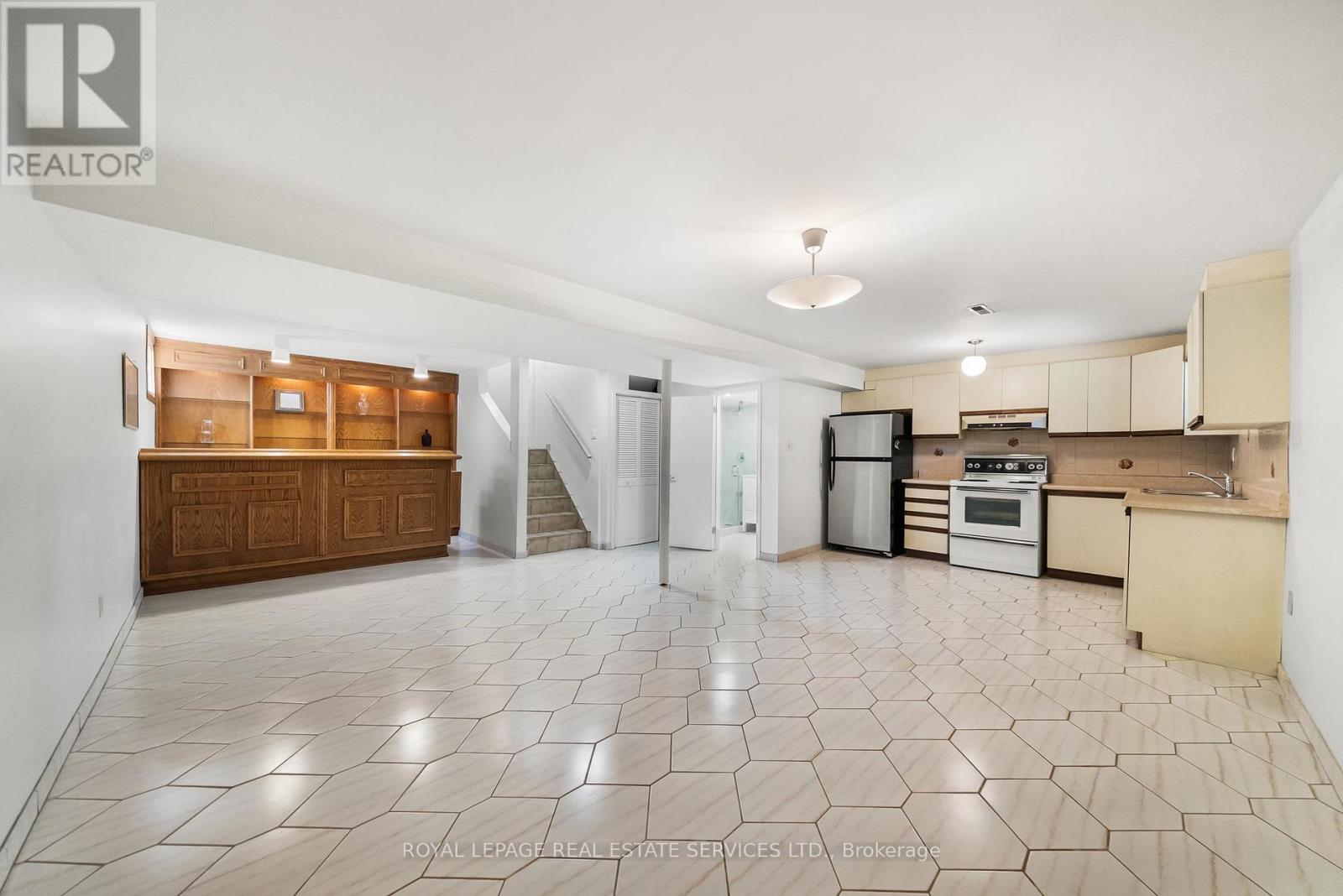 34 JOHN LINDSAY COURT - 35