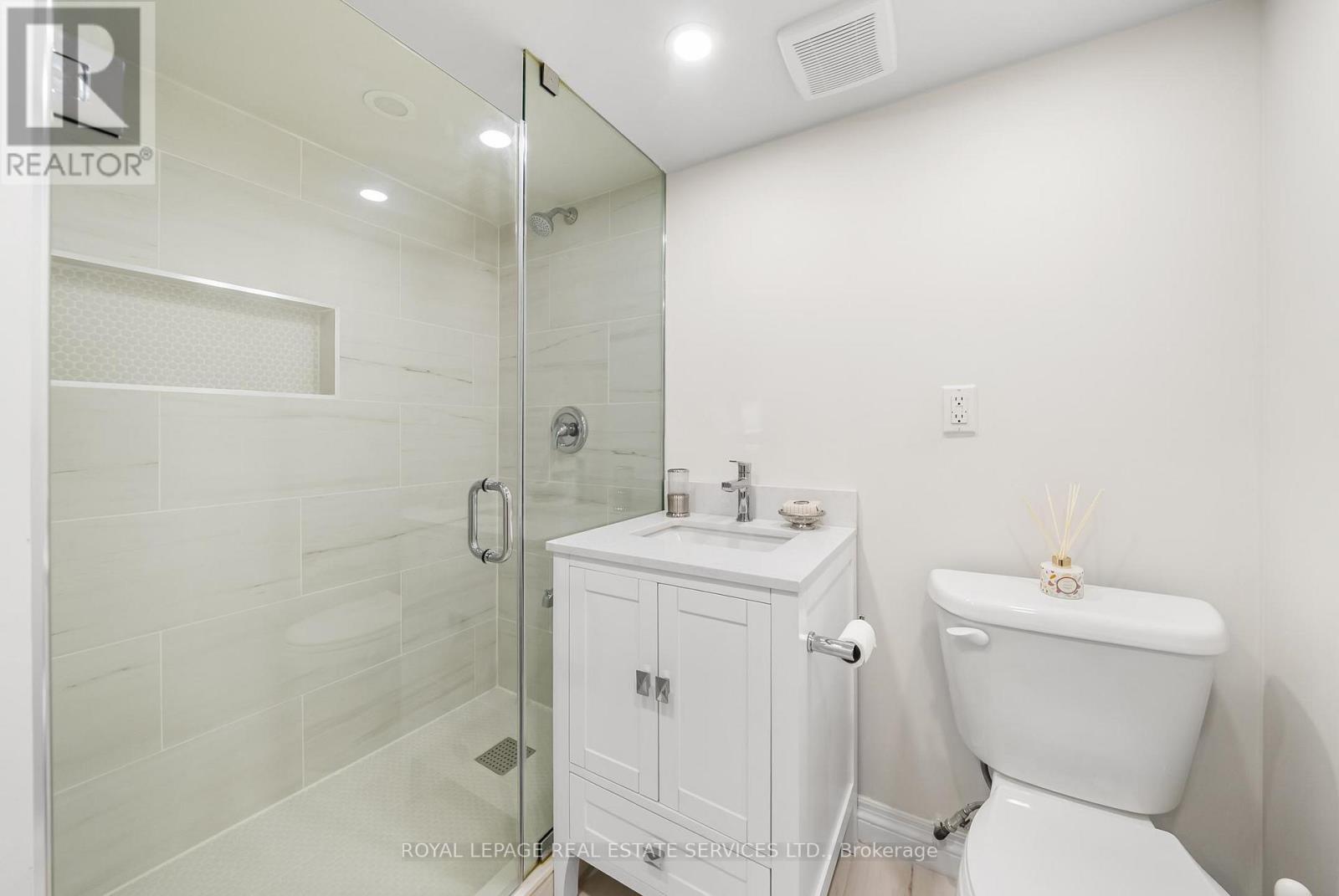 34 JOHN LINDSAY COURT - 41