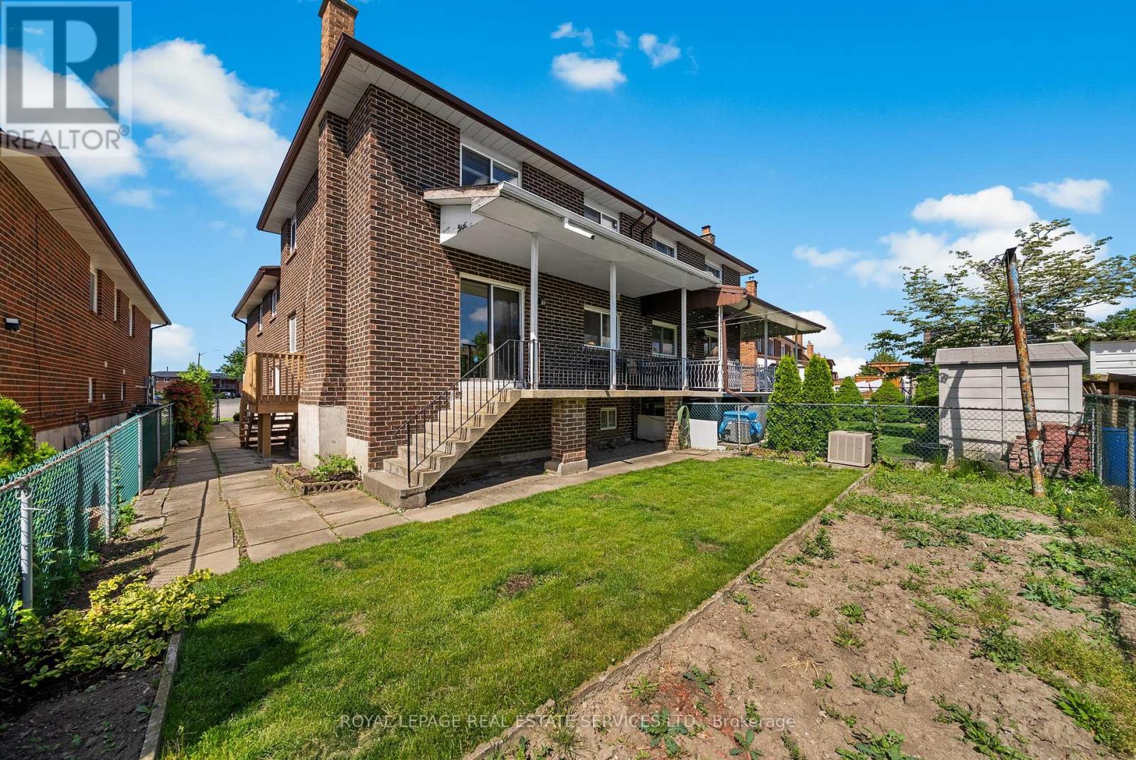 34 JOHN LINDSAY COURT - 43