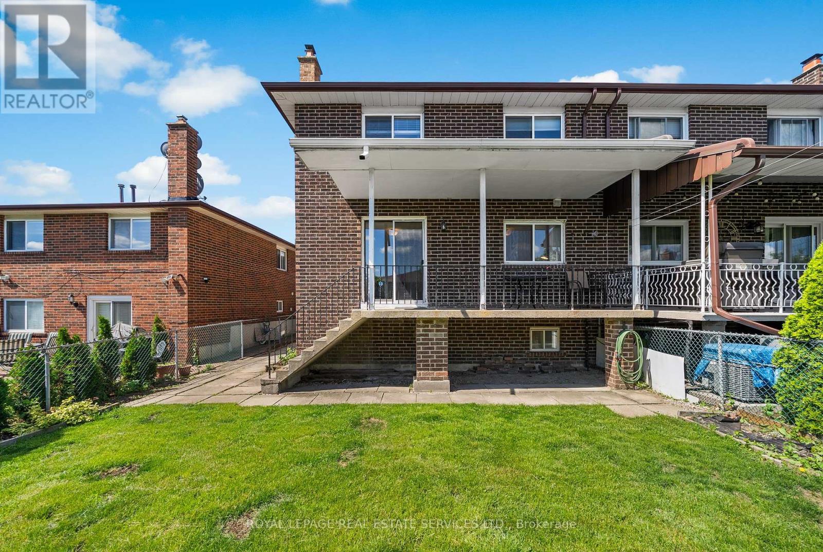 34 JOHN LINDSAY COURT - 45