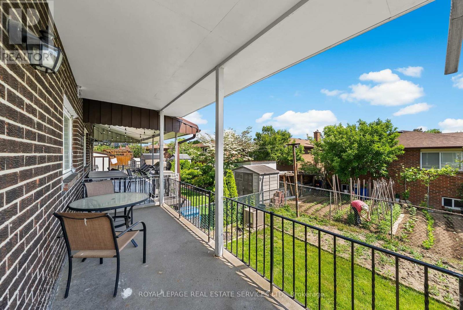 34 JOHN LINDSAY COURT - 47