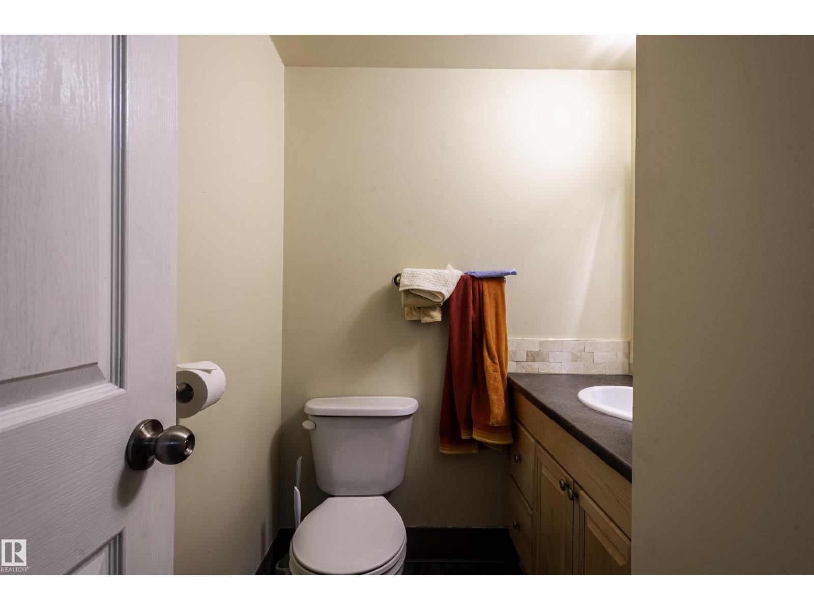 #130 95 McKenney AV - 8