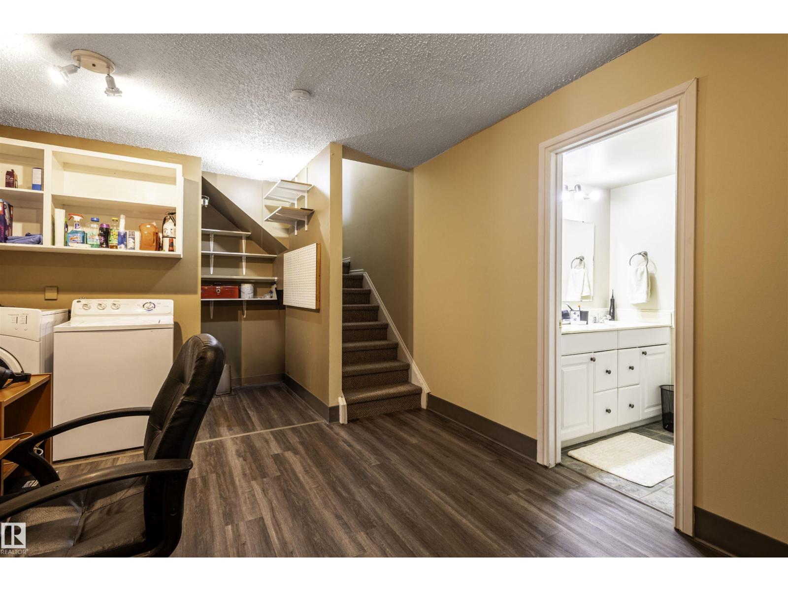 #130 95 McKenney AV - 21