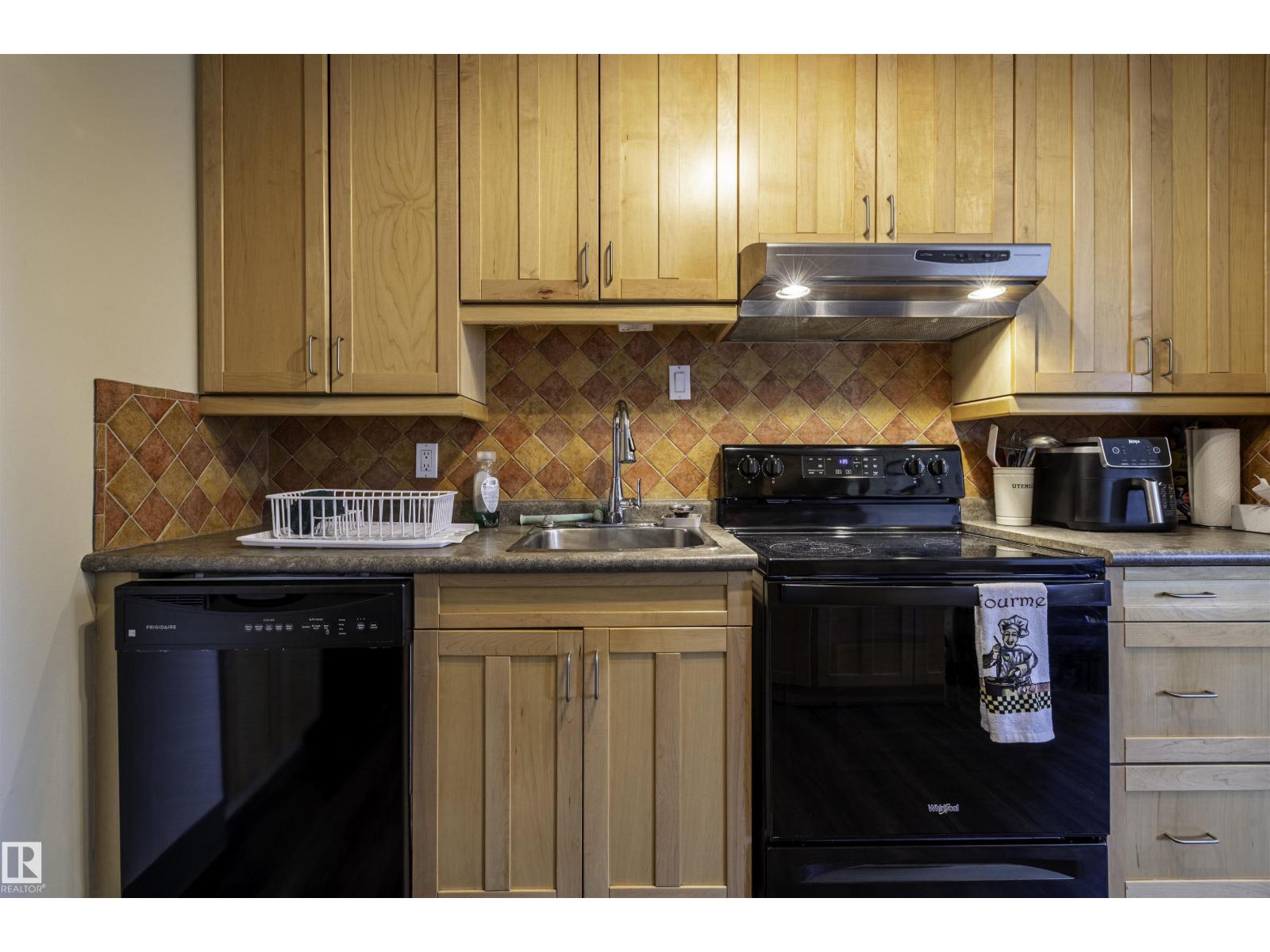 #130 95 McKenney AV - 15