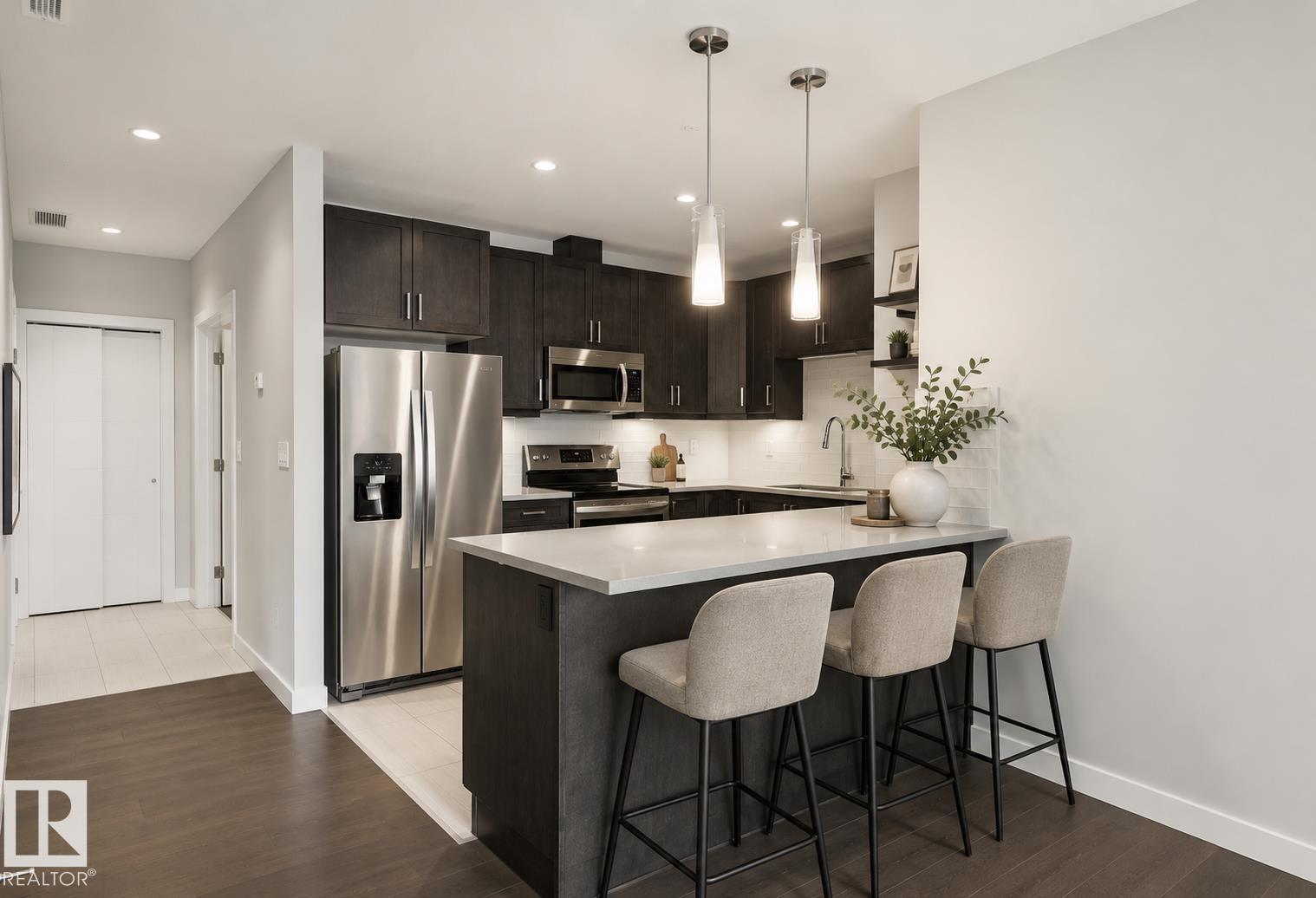 #809 10238 103 ST NW - photo 3