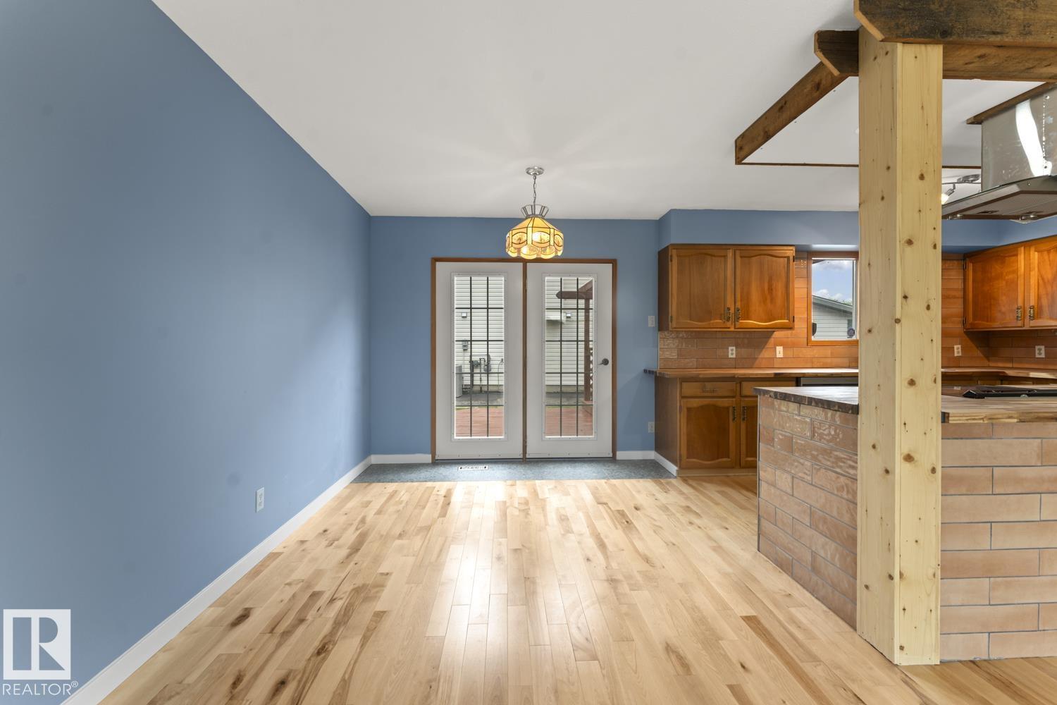 4302 44 ST - 9