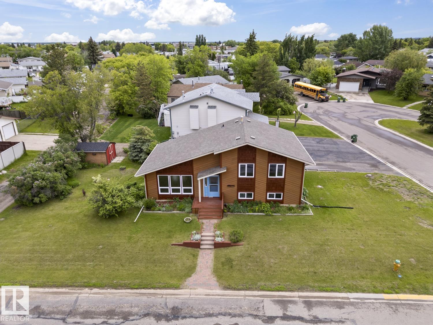 4302 44 ST - 3