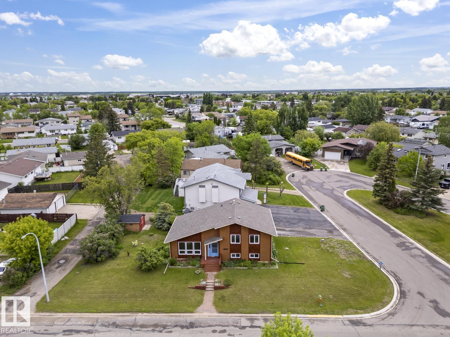 4302 44 ST - 29