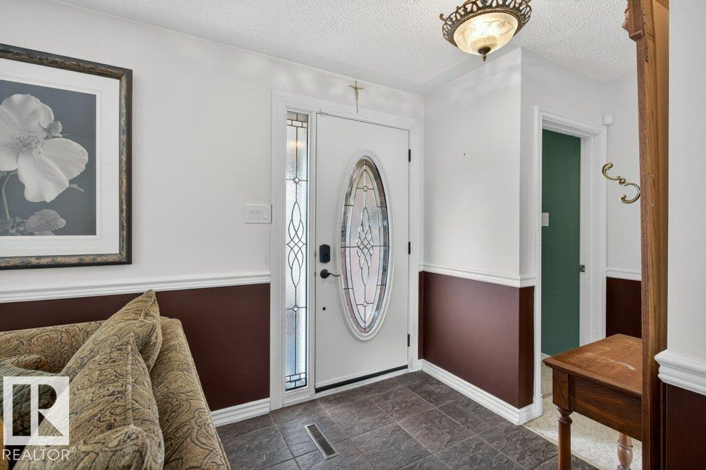 6616 95 AV NW - photo 3