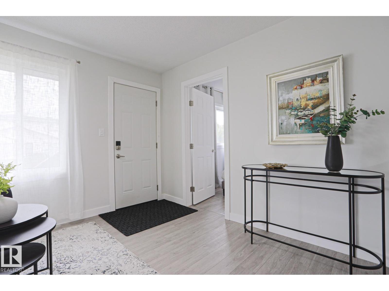 9909 157 ST NW - photo 4