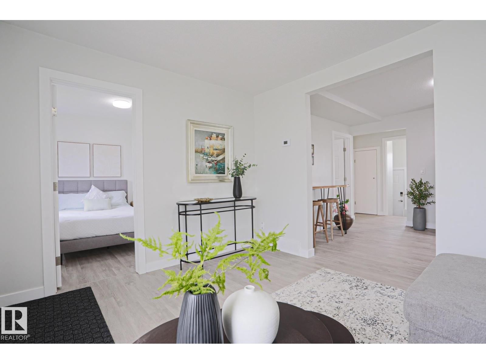 9909 157 ST NW - photo 3