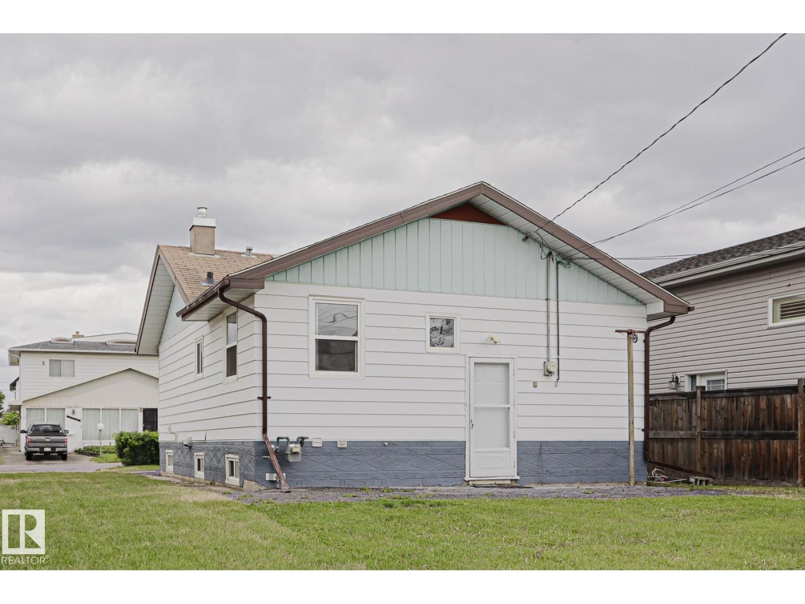 9909 157 ST NW — photo 31