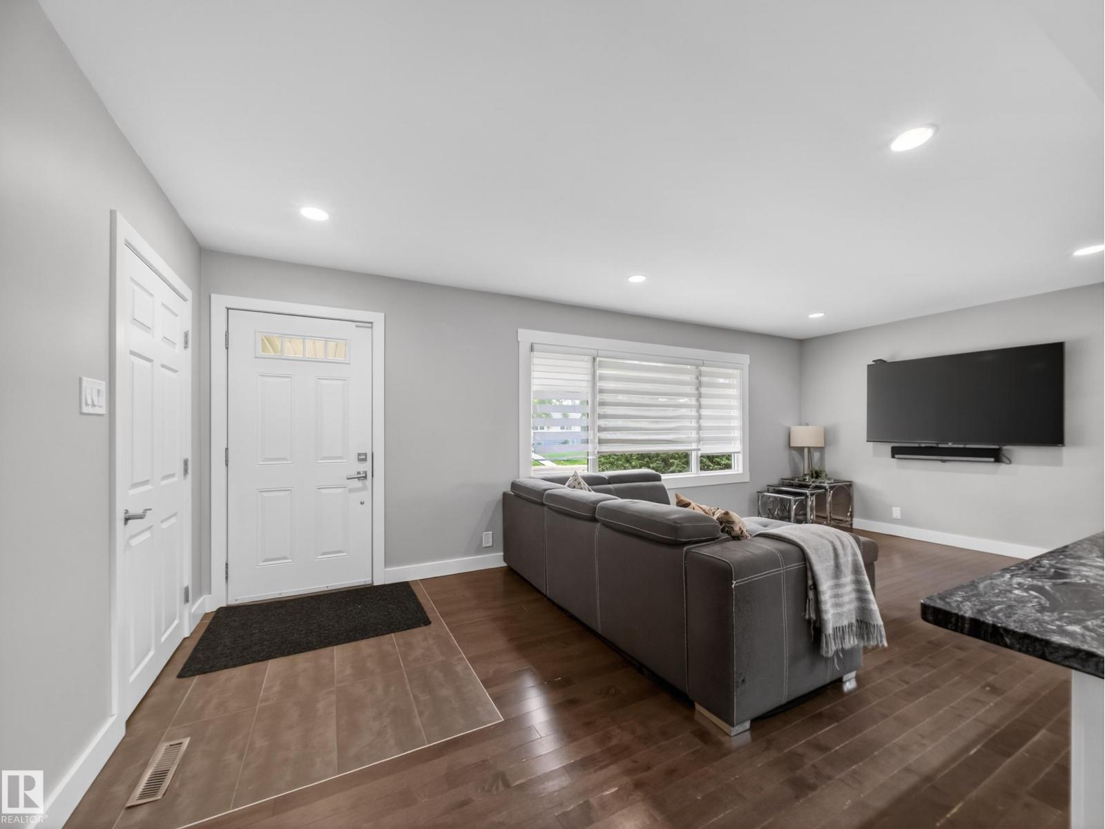 15803 83 AV NW — photo 6