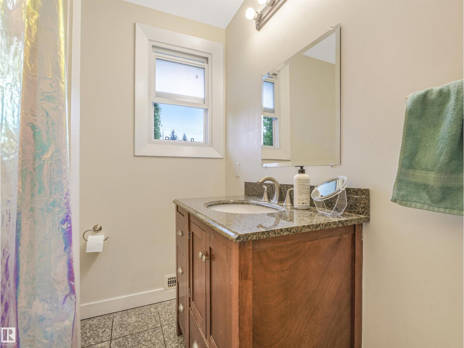 14612 93 Ave NW NW - 10