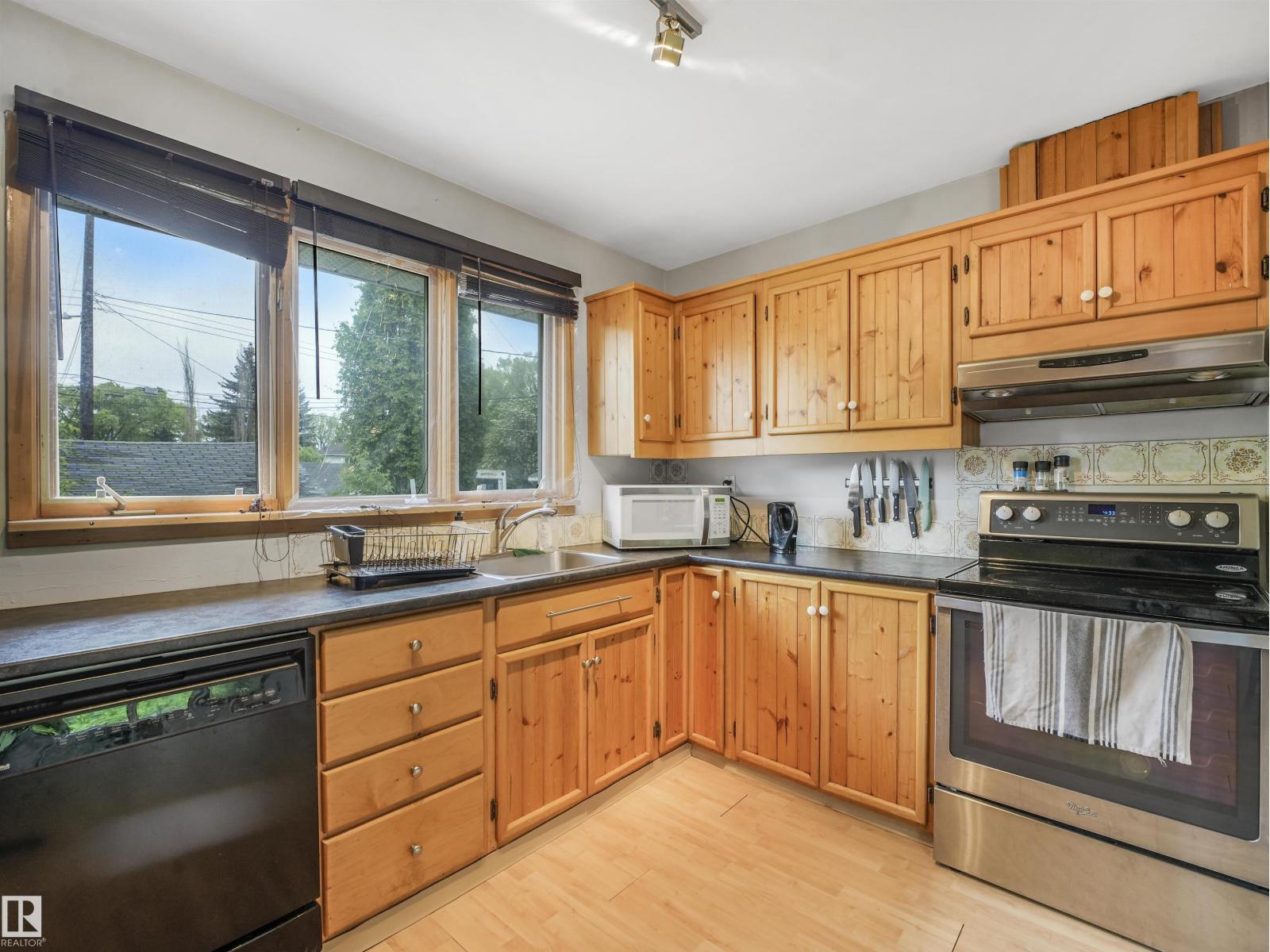 14612 93 Ave NW NW - 2
