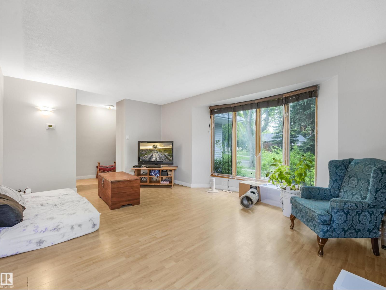 14612 93 Ave NW NW - 4