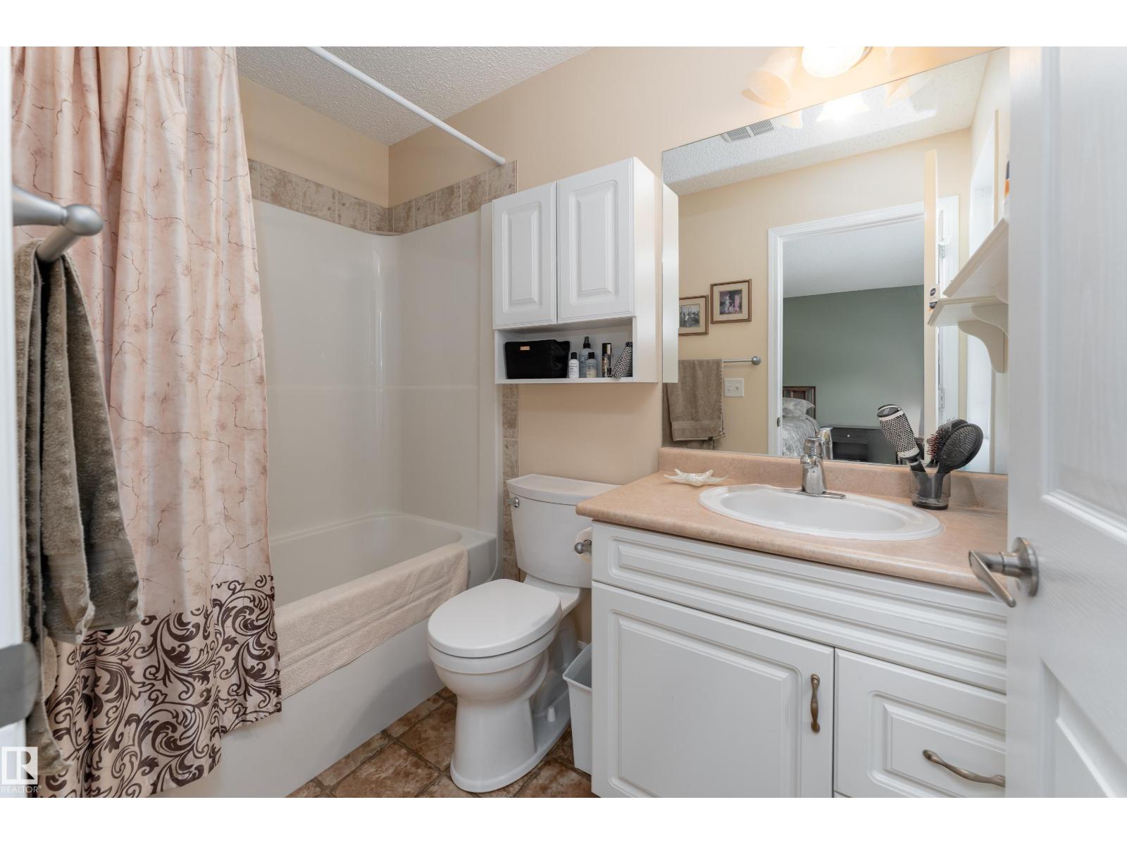 47 LAMPLIGHT DR — photo 16