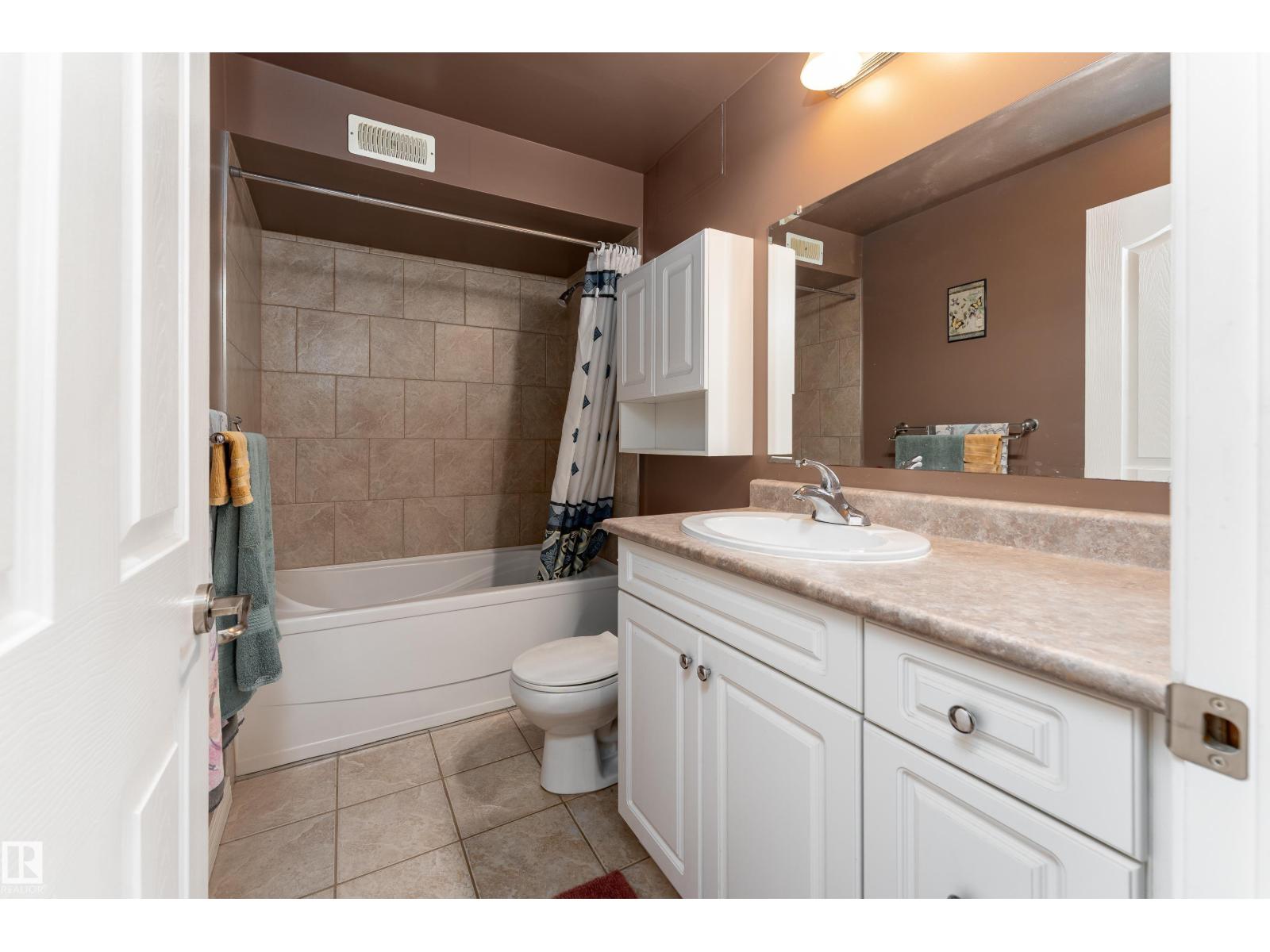 47 LAMPLIGHT DR — photo 24