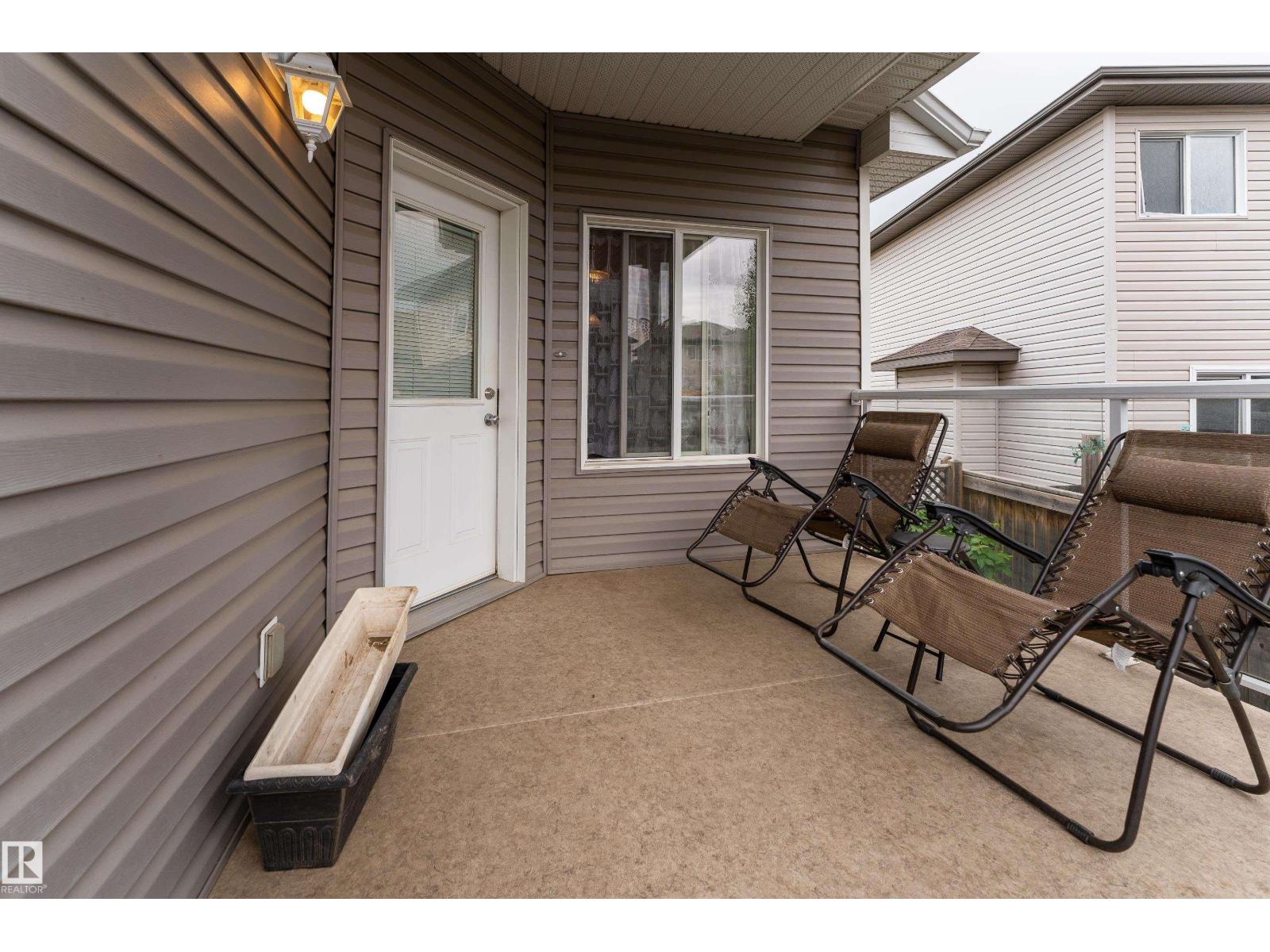 47 LAMPLIGHT DR — photo 28