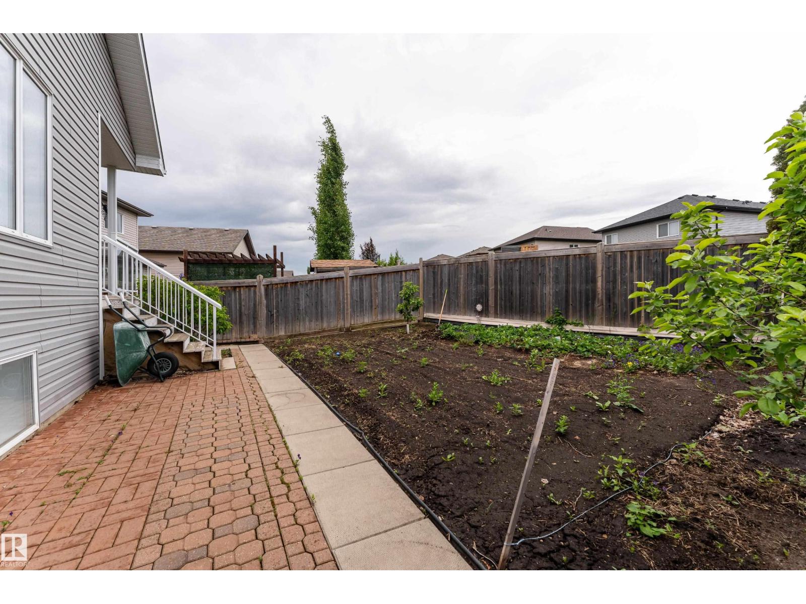 47 LAMPLIGHT DR — photo 31