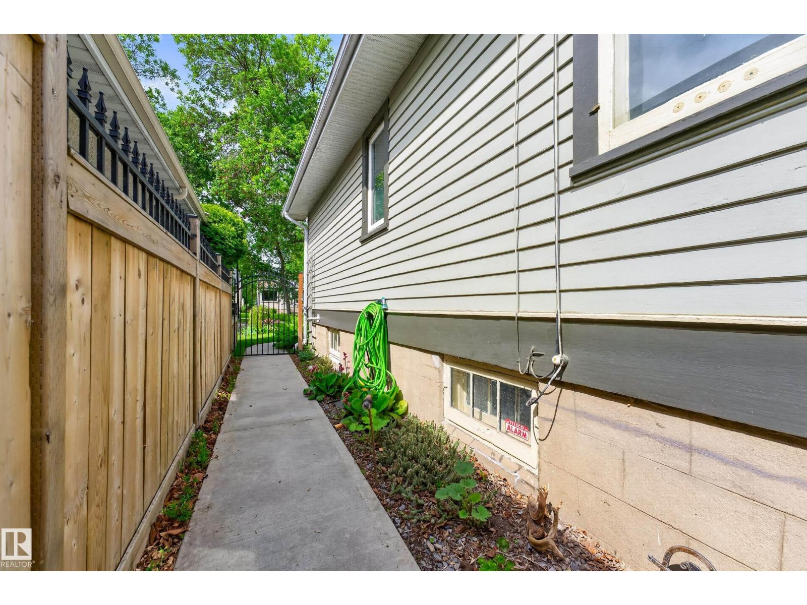 11313 67 ST NW — photo 47