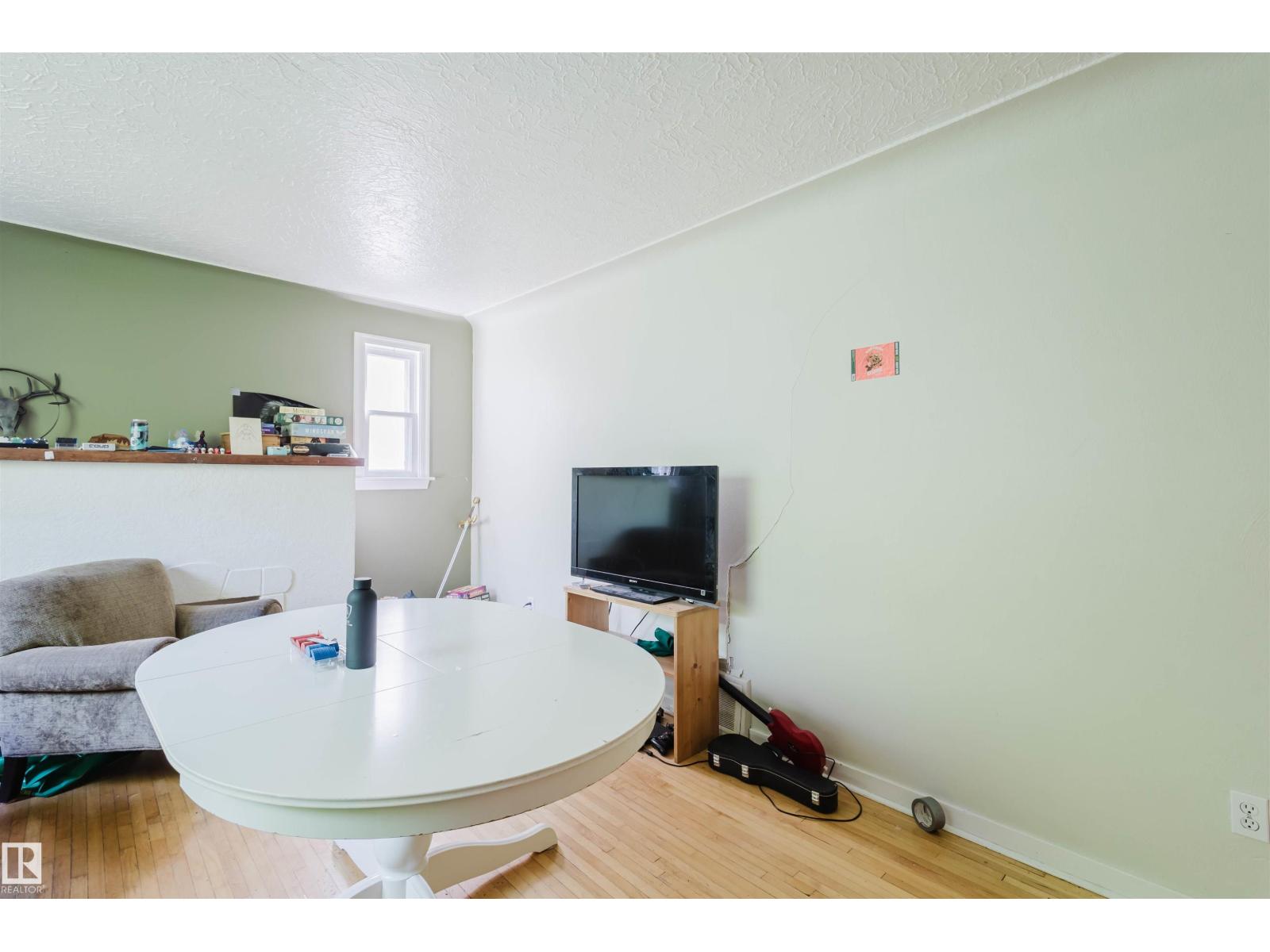 7230 112 ST NW - 4