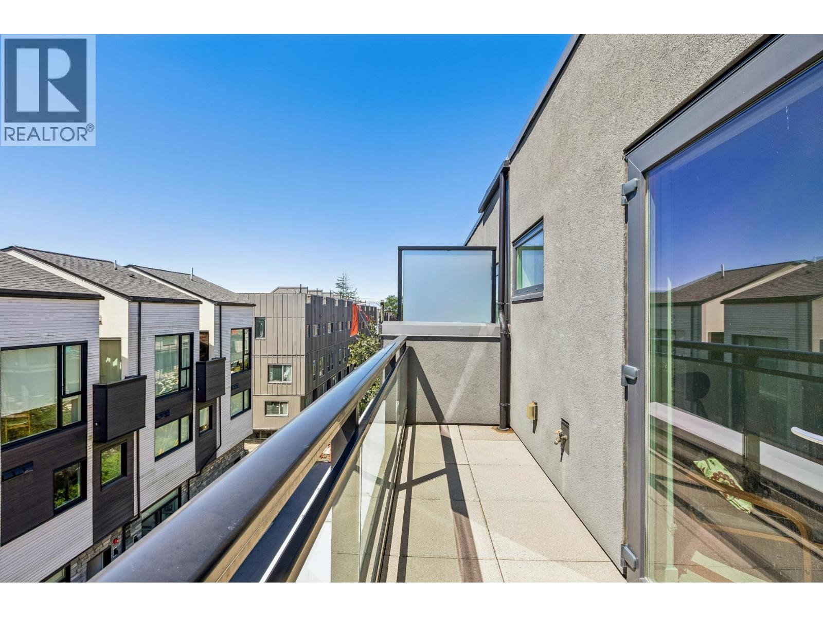 129 649 E 3RD STREET, North Vancouver