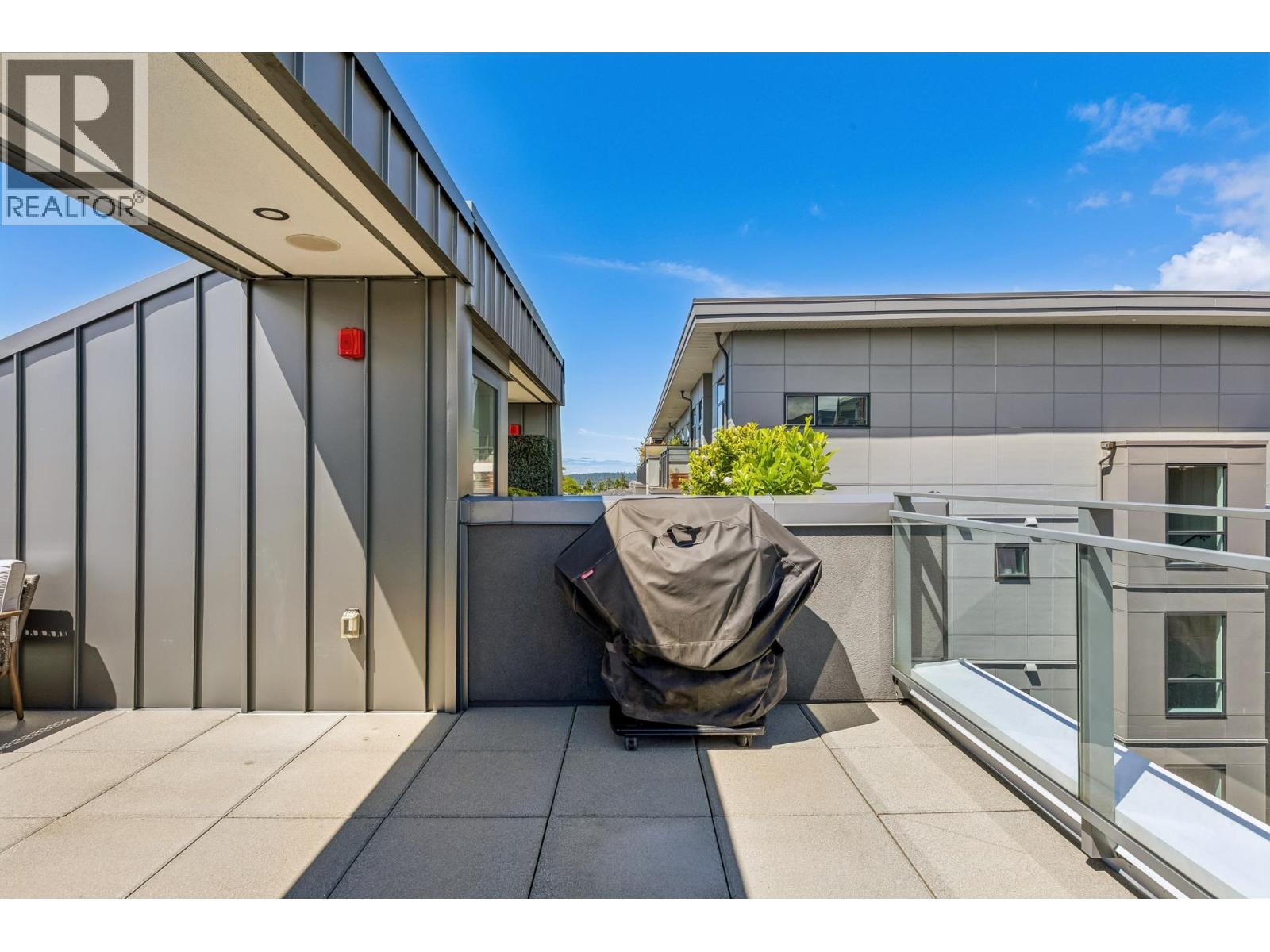 129 649 E 3RD STREET, North Vancouver