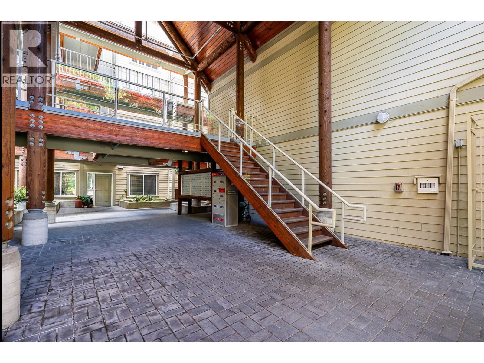 #318-1120 TSATSU SHORES Drive, Delta