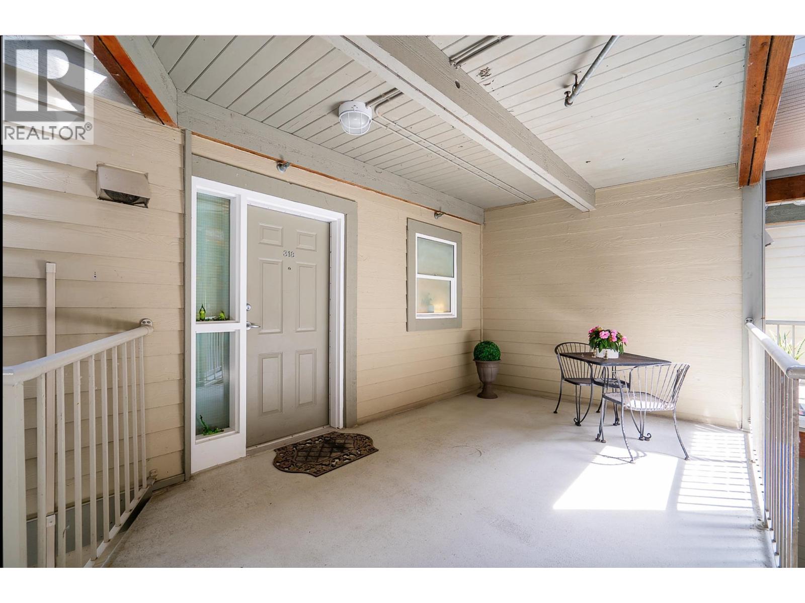 #318-1120 TSATSU SHORES Drive, Delta