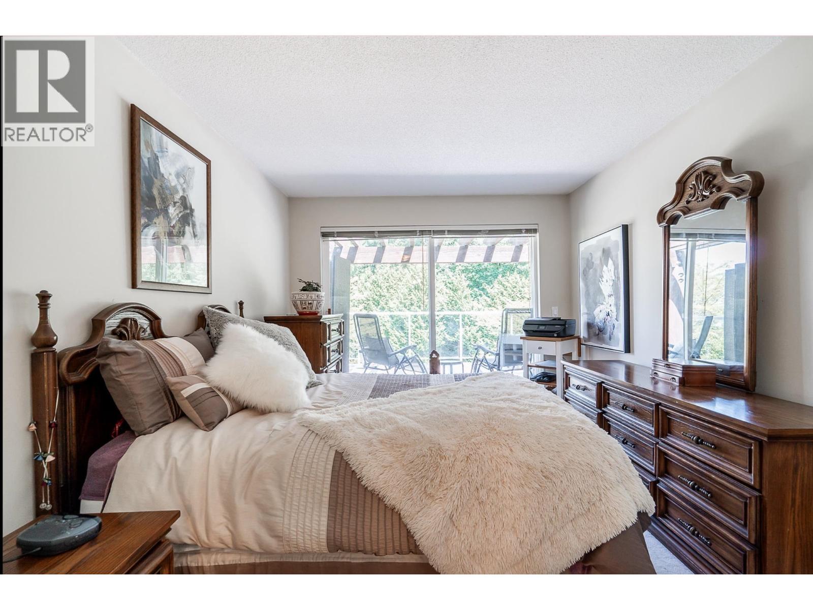 #318-1120 TSATSU SHORES Drive, Delta