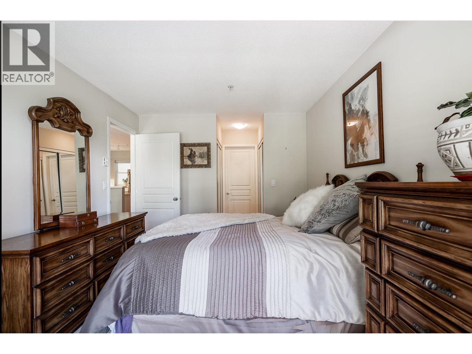 #318-1120 TSATSU SHORES Drive, Delta