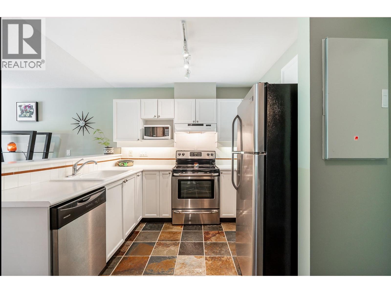 #318-1120 TSATSU SHORES Drive, Delta