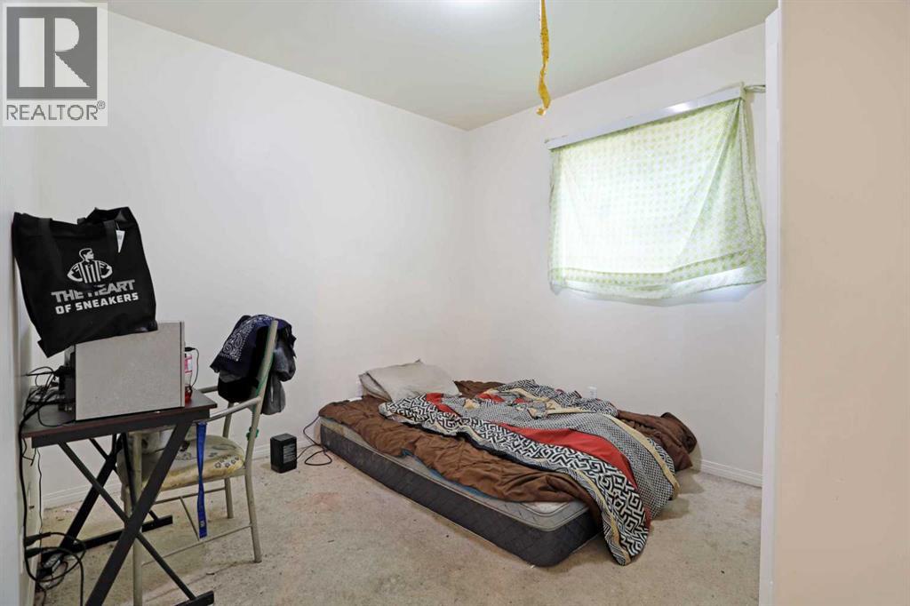 12 Upland Place W — photo 32